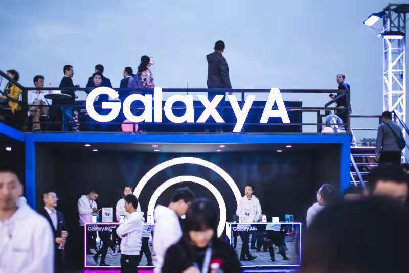 抢先华为一步 三星10日发布全球首款HID屏幕手机Galaxy A8s