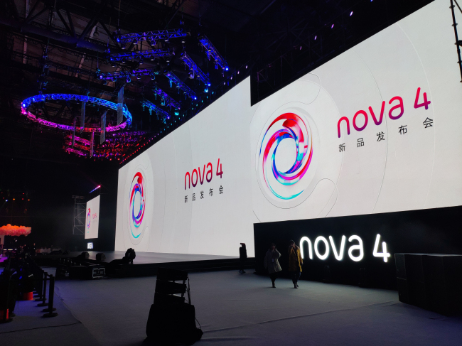 华为nova4正式发布：盲孔屏下镜头+4800万超广角三摄，3099元起售