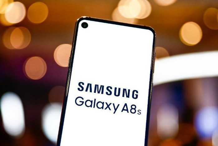 价格、性能碾压华为、荣耀 三星Galaxy A8s用实力称霸中端市场 