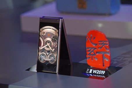 致敬人生巅峰 细品三星W2019与众不同风范