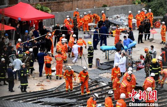 福州一民房倒塌：14人已获救送医 房主被警方控制