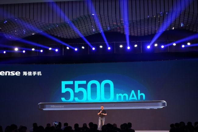 海信手机续航怪兽三箭齐发 “8000mAh”大电池打破续航极限