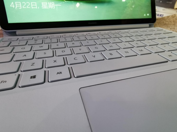 全新HUAWEI MateBook E体验：全连接笔记本化身移动办公新刚需