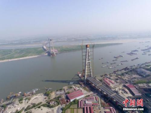 武汉青山长江大桥合龙 是世界最大跨度全漂浮体系斜拉桥