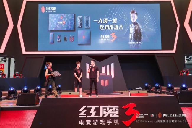 2019 China Joy红魔展台：红魔3钢枪限量套装亮相