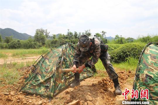 直击最强“烤验”下 部队官兵的高“炎值”