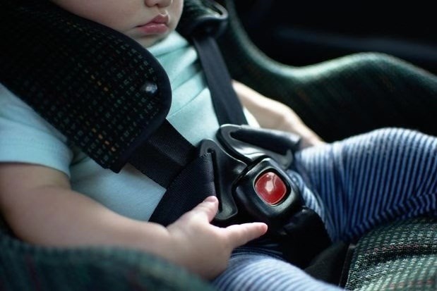 儿童被困车内事故频发，美拟考虑强制安装后座检测