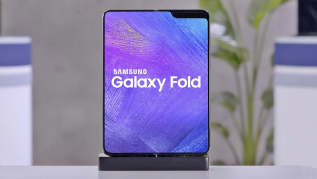 回炉后再翻车 三星可折叠手机Galaxy Fold再爆屏幕问题