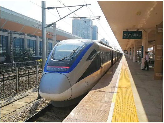 中国铁路：国庆黄金周预计发送旅客1.42亿人次，同比增加1144万人次