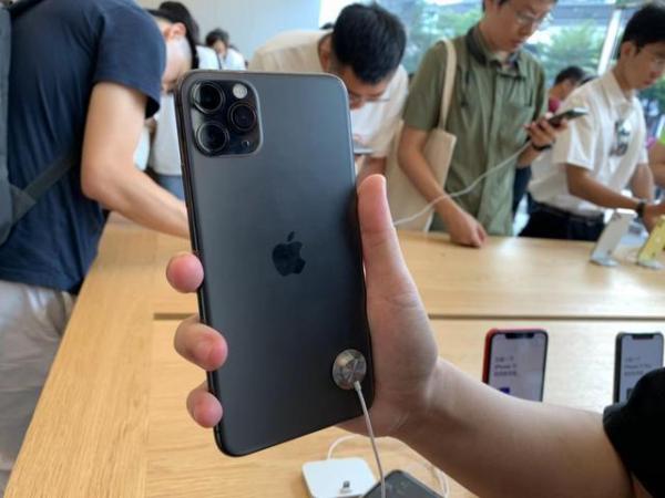 iPhone SE2又迎曝光：网友直呼买不起iPhone 11就等盘它！