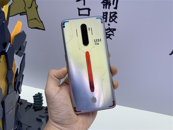 OPPO Reno Ace高达40周年定制版图赏