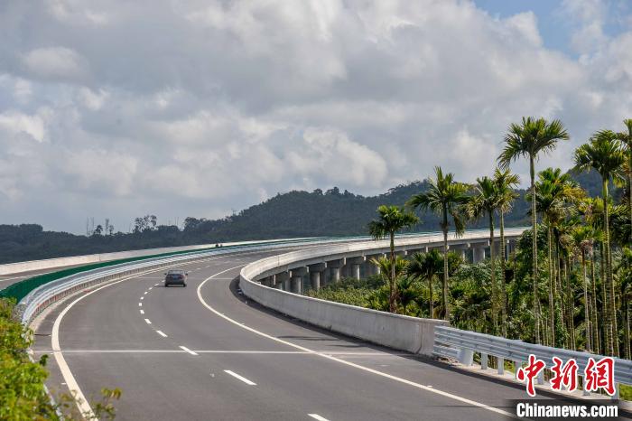 海南万洋高速通车 琼岛形成“田”字形高速路网