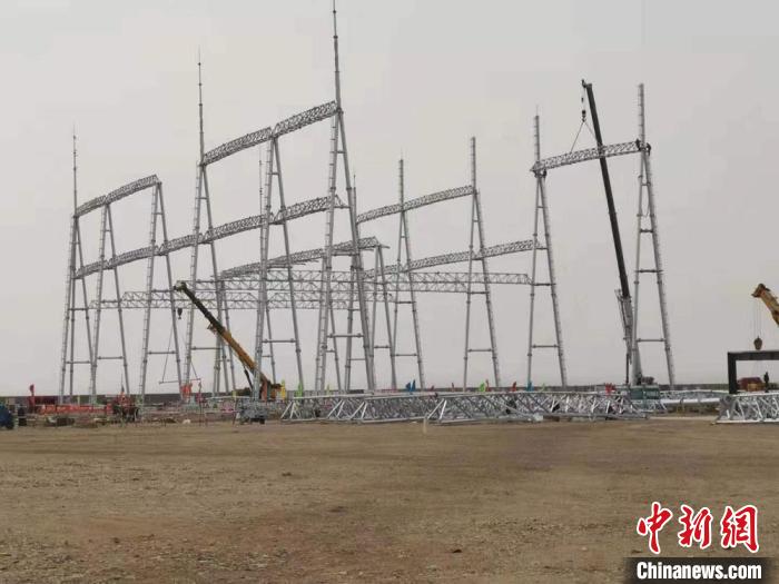 扎根甘肃河西戈壁滩的电力建设者：常年与节日无关