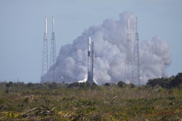 刚炸完火箭，SpaceX又为60颗星链卫星升空进行测试