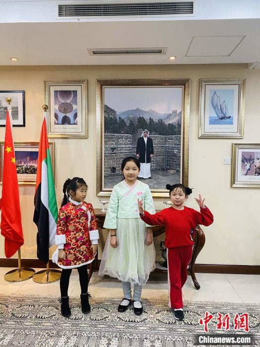 阿联酋驻华大使馆与中国儿童共庆春节