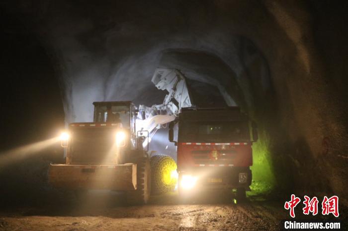 中国西南地区最长高铁隧道九万大山一号隧道有序复工复产