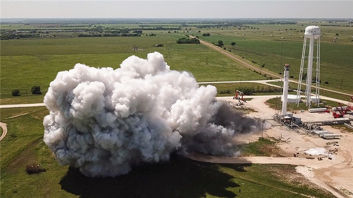 SpaceX将执行首次载人飞行任务，已进行发动机静态点火测试