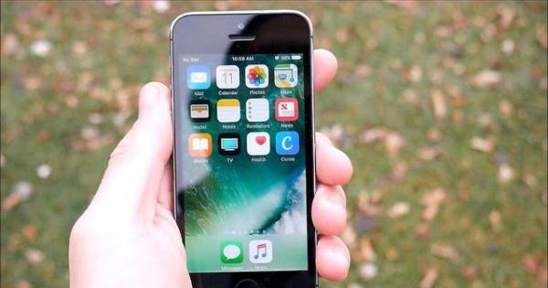 iPhone SE2惨遭无数差评，性能小钢炮还香吗？