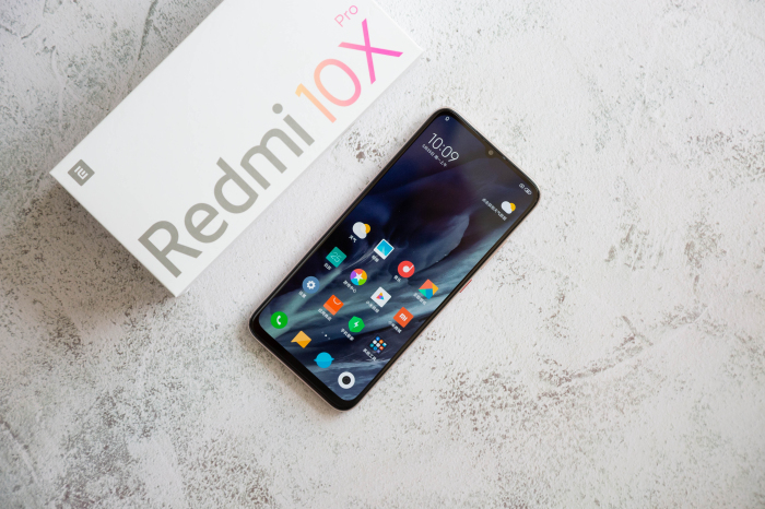 Redmi 10X Pro胧月金图赏 纤薄中框3D双曲面玻璃质感拉满