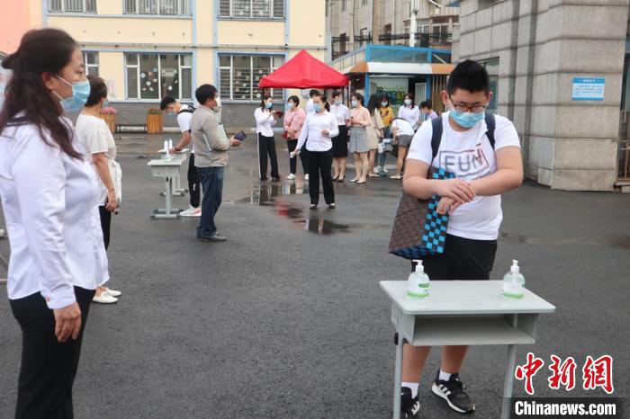 吉林市四至六年级小学生迎来复课