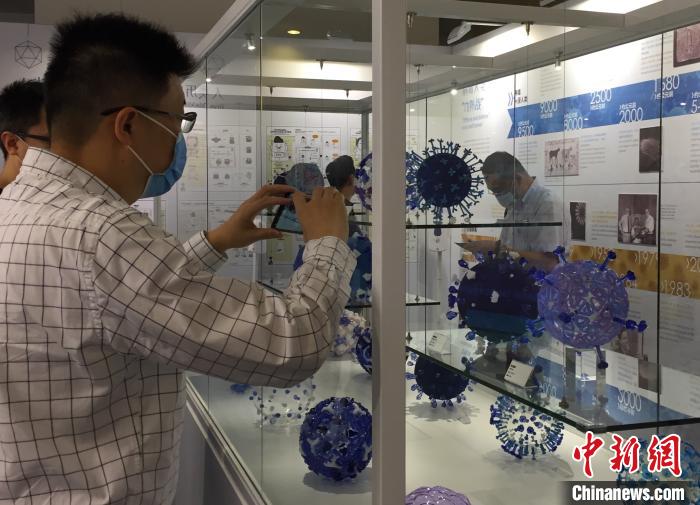 上海科技馆原创展览开幕 分享中国抗疫经验