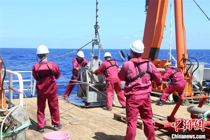 “向阳红06”船连续航行作业96天完成太平洋航次返航青岛