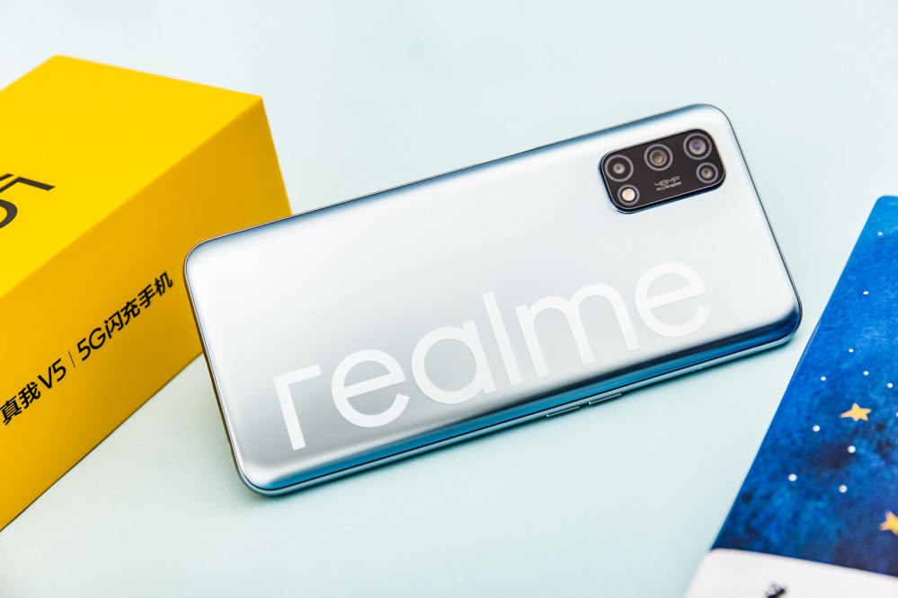 realme 真我V5银翼少年美图赏析 5000mAh大电池加量不加厚