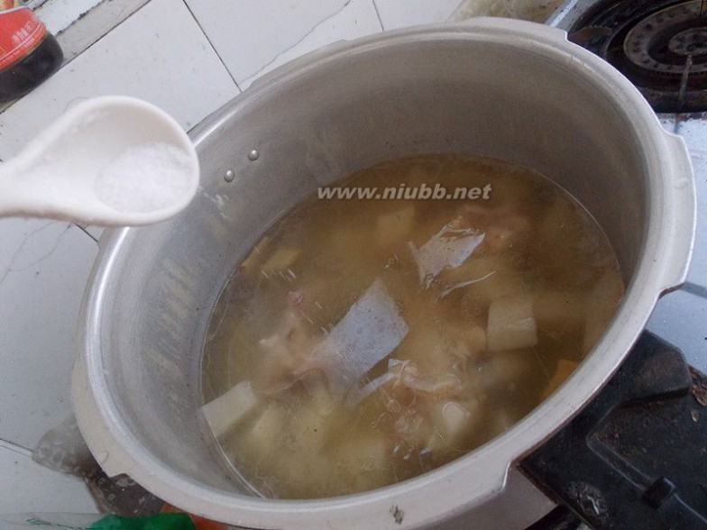 棒子骨汤 白萝卜炖棒子骨汤的做法,白萝卜炖棒子骨汤怎么做好吃,白萝卜炖棒子骨汤的家常做法