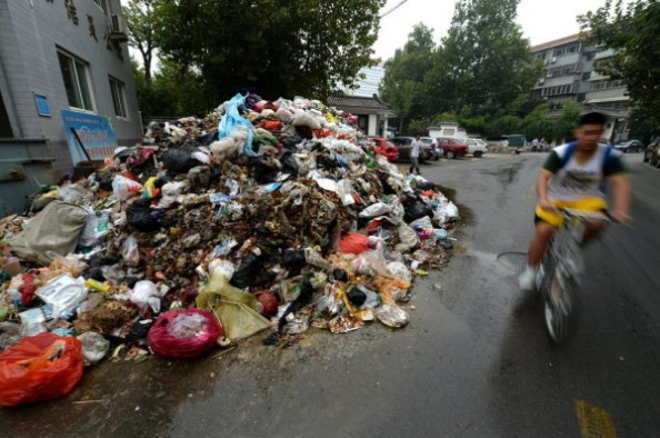 济南遭遇垃圾处理危机 多个垃圾中转站停摆