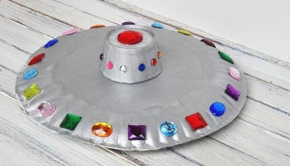 废物利用手工制作UFO玩具模型