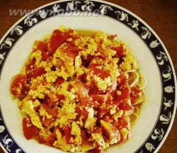 番茄炒蛋的热量 西红柿炒鸡蛋的养生价值让女人大吃一惊