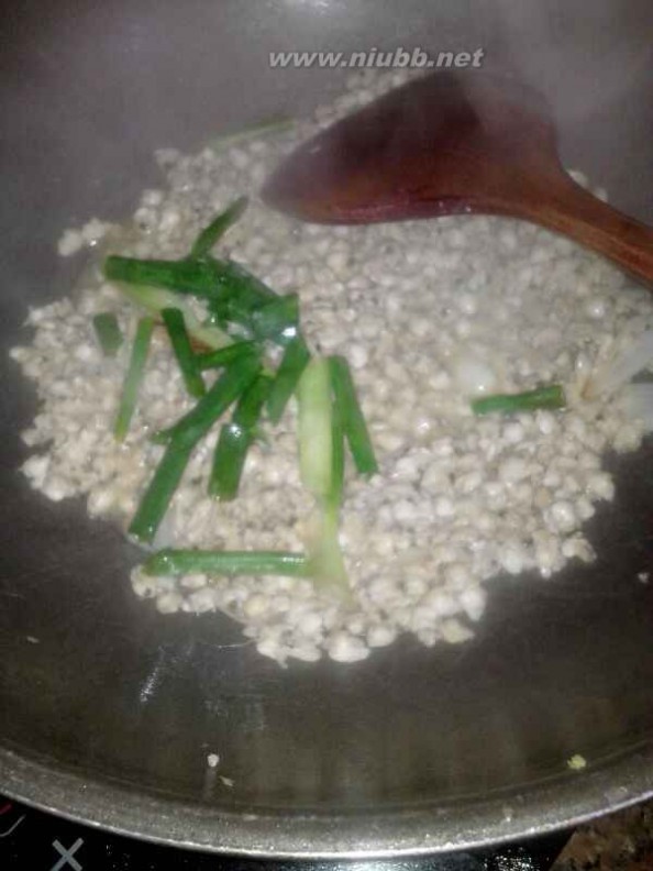 蓝雨可可 炒红肉米的做法，炒红肉米怎么做好吃，炒红肉米的家常做法