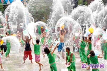傣族泼水节的来历 傣族传统民族习俗：泼水节