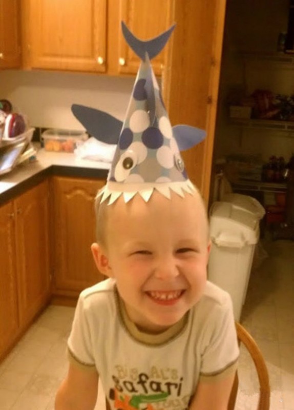 可爱的儿童鲨鱼帽手工制作