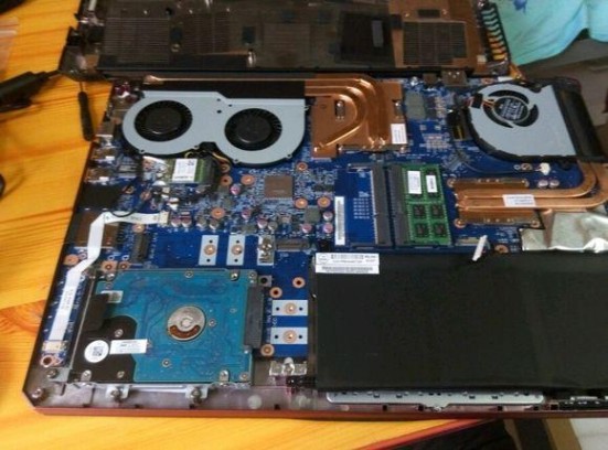 神舟Z7游戏本拆机，强悍，显卡和CPU拥有独立散热系统