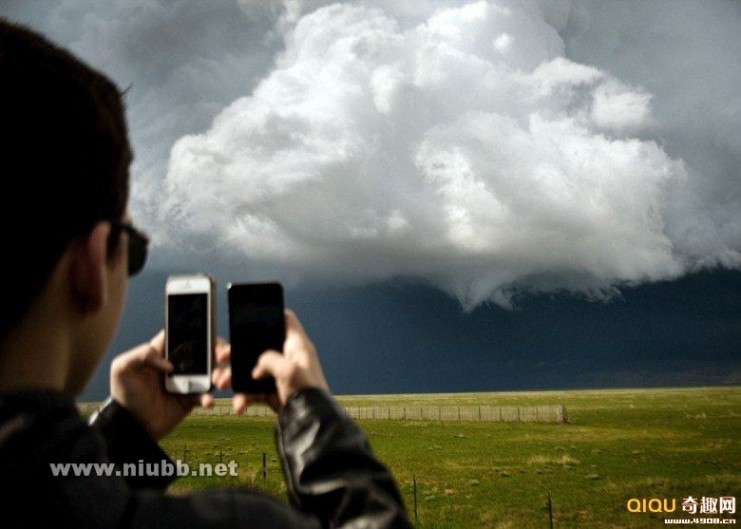 蔡斯出动2部手机拍摄龙卷风