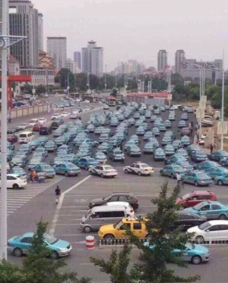 武汉出租车游街 抵制专车 专车遭禁