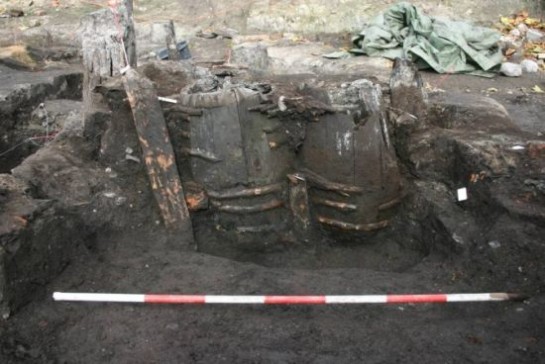 700年前厕所 丹麦发现700年前厕所：内部排泄物依稀可见