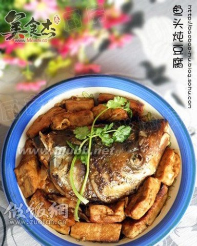 经典搭配 鱼头炖豆腐_鱼头炖豆腐