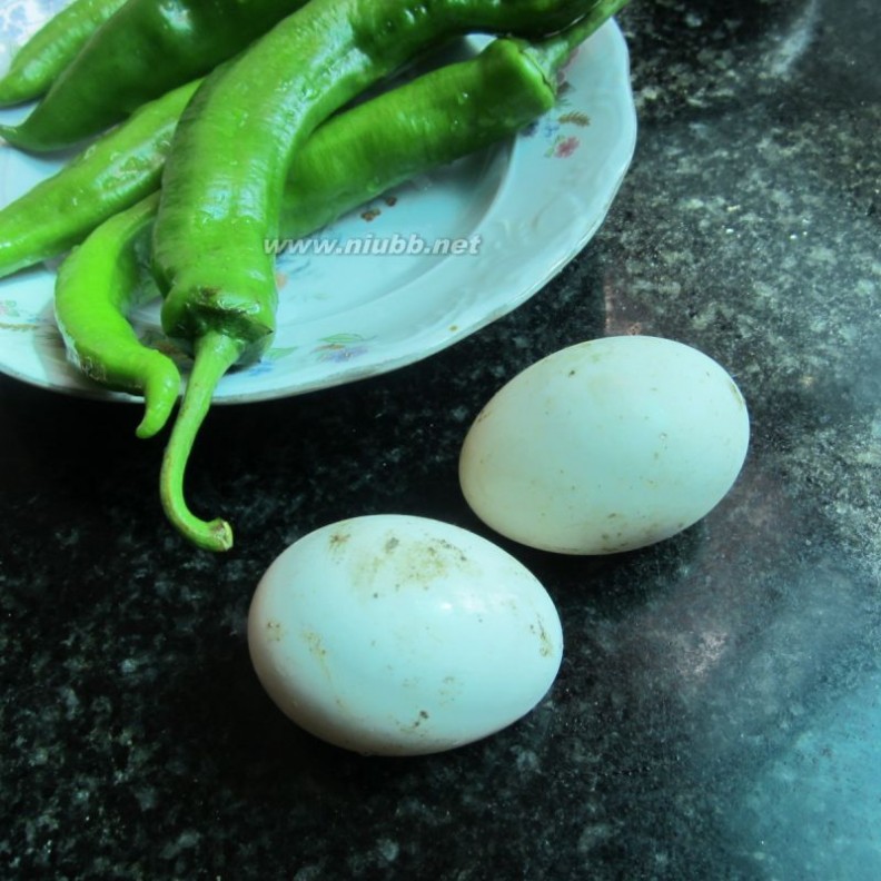 鸭蛋怎么做好吃 青椒炒鸭蛋的做法，青椒炒鸭蛋怎么做好吃，青椒炒鸭蛋的家常做法