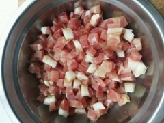 洋芋焖饭 洋芋火腿焖饭怎样做才好吃