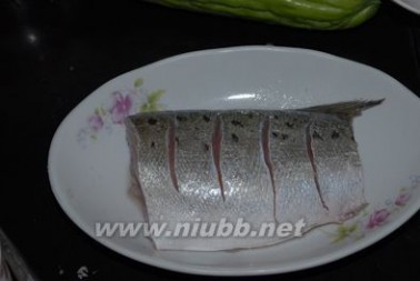 鲈鱼怎么做好吃 红烧鲈鱼的做法，红烧鲈鱼怎么做好吃，红烧鲈鱼的家常做法