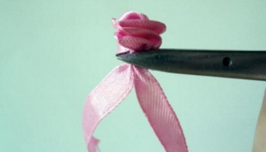 “微型玫瑰”丝带怎么制作