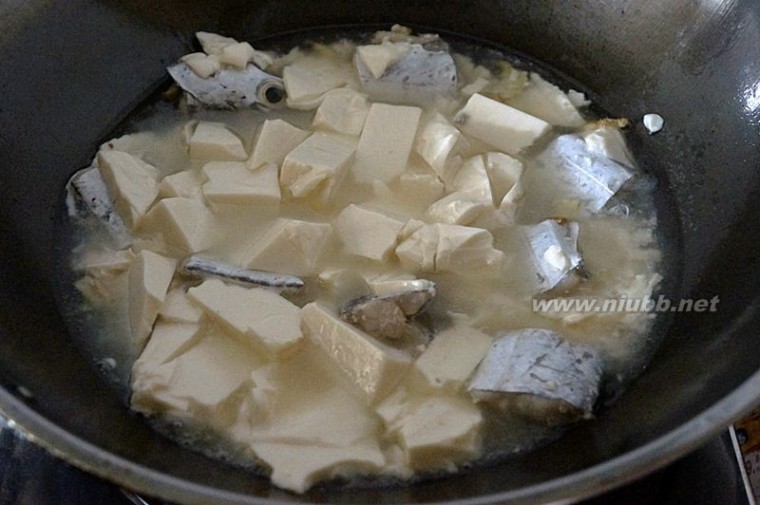 刀鱼炖豆腐 带鱼炖豆腐的做法，带鱼炖豆腐怎么做好吃，带鱼炖豆腐的家常做法