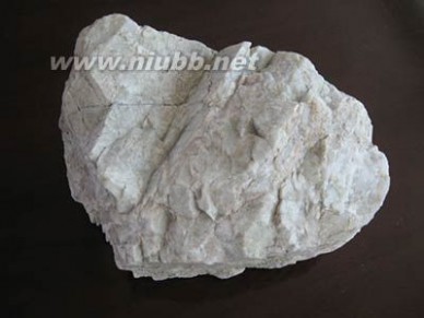 长石的特点 长石是什么，长石分类，长石的用途，长石的特点，长石鉴定