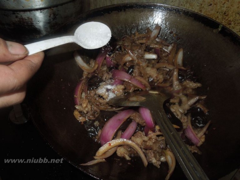 菲菲宝 羊肉炒木耳的做法，羊肉炒木耳怎么做好吃，羊肉炒木耳的家常做法