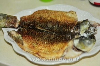 烧鱼如何不粘锅 煎烧鱼的做法，煎烧鱼怎么做好吃，煎烧鱼的家常做法