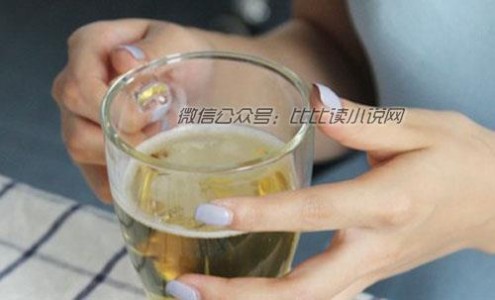 拉肚子能喝啤酒吗 拉肚子能喝啤酒吗 日常养生喝啤酒要选对正确的时机