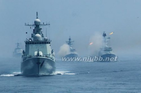 美国总统奥巴马在海岸边眼睁睁看中国海军进入白令海峡水域