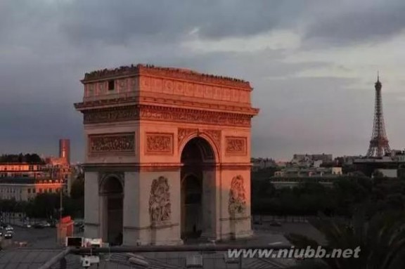巴黎之旅 巴黎之旅 在塞纳河上仰望埃菲尔铁塔的魅力